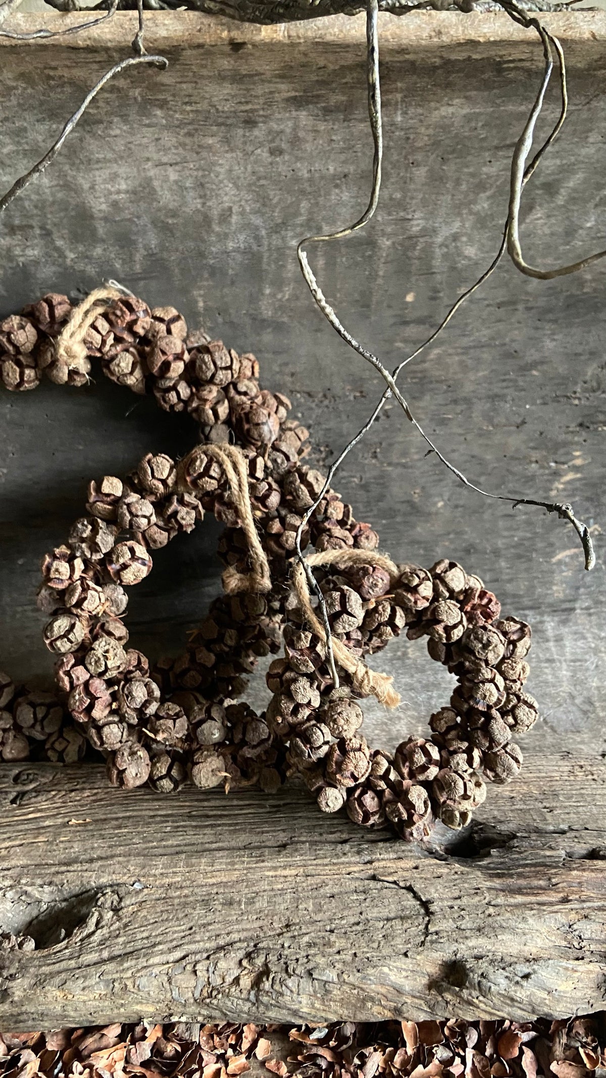 Kransen rota pine met jute lusjes