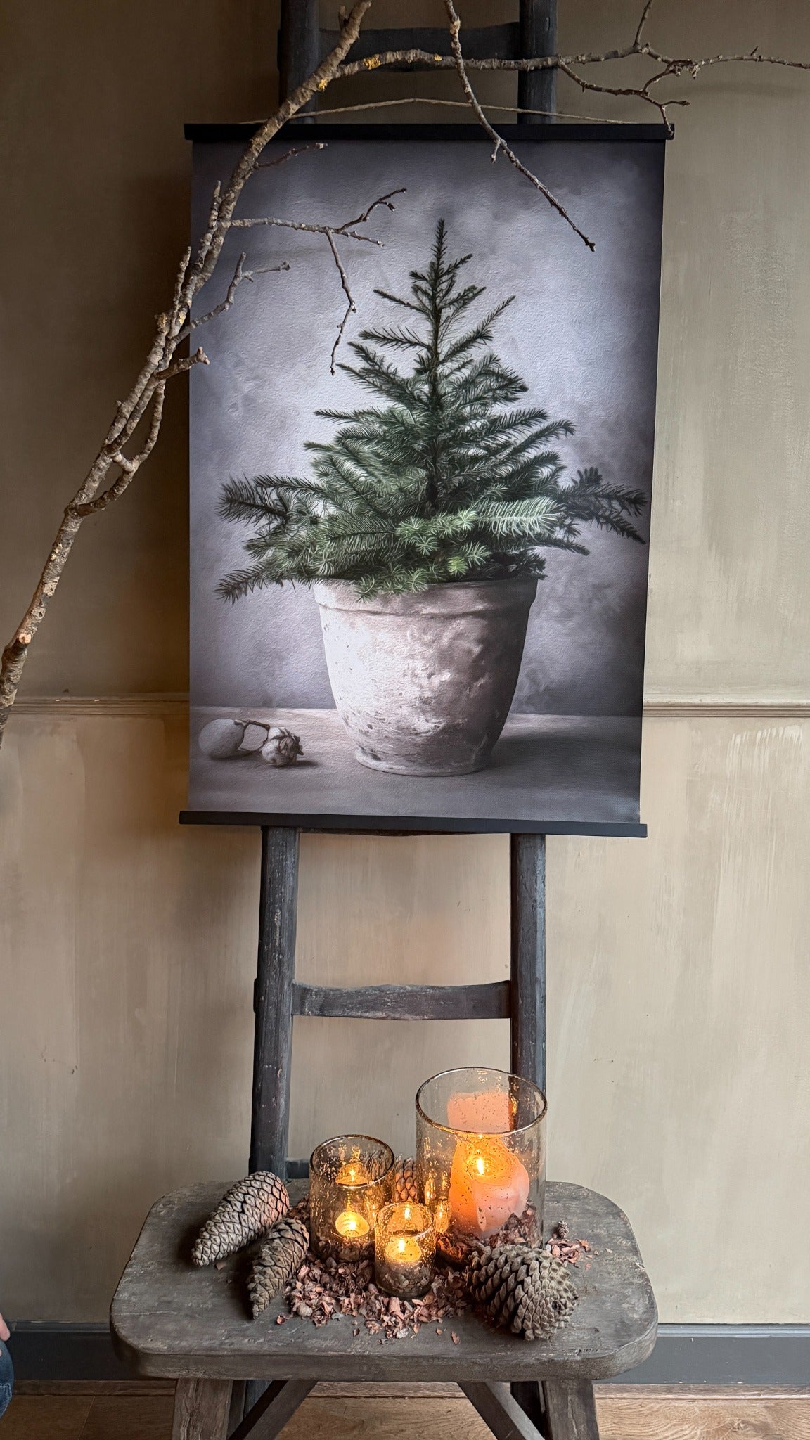 Sfeerposter Kerst met kerstboom in een sobere pot