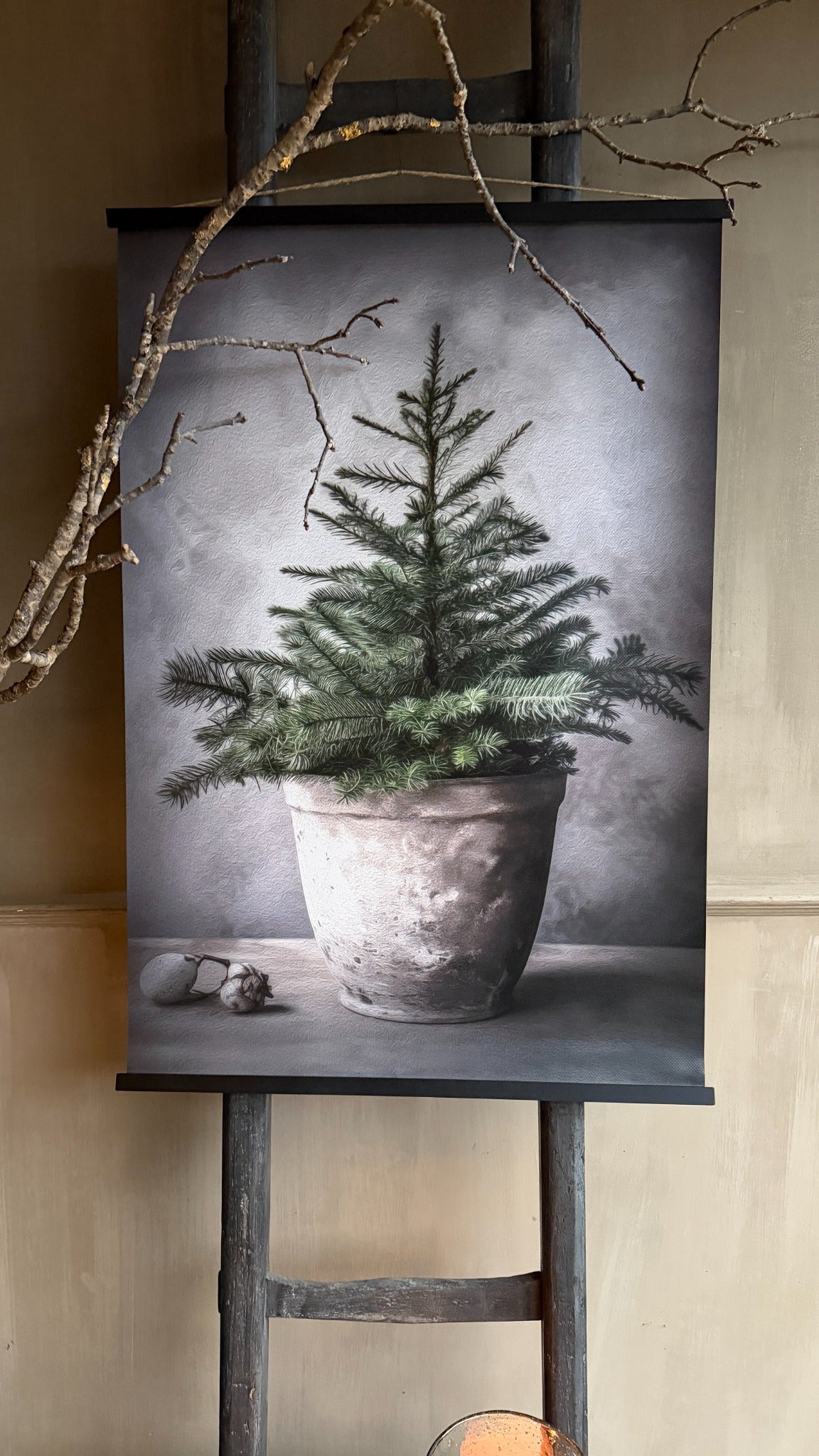 Sfeerposter Kerst met kerstboom in een sobere pot