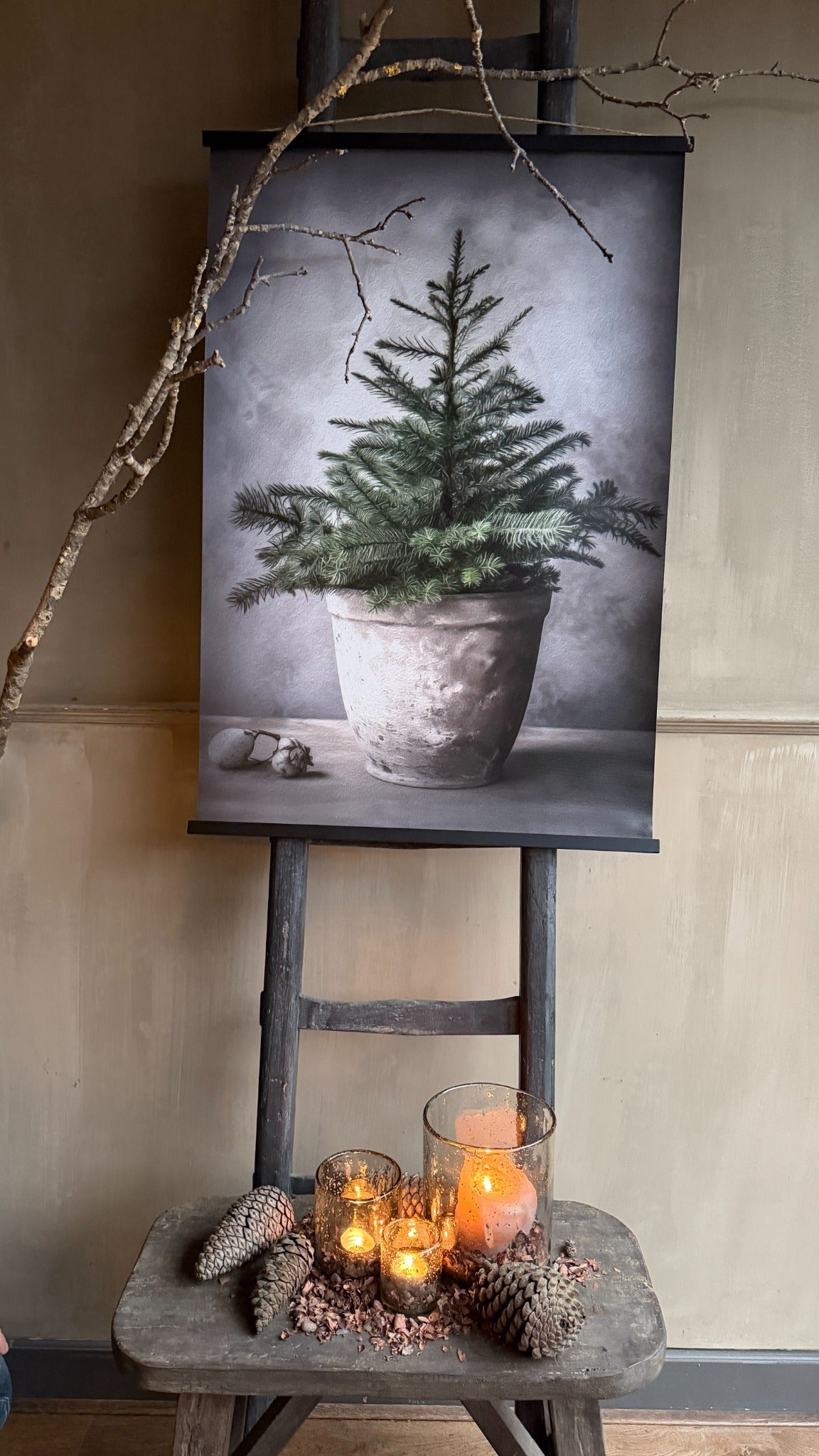 Sfeerposter Kerst met kerstboom in een sobere pot