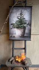 Sfeerposter Kerst met kerstboom in een sobere pot