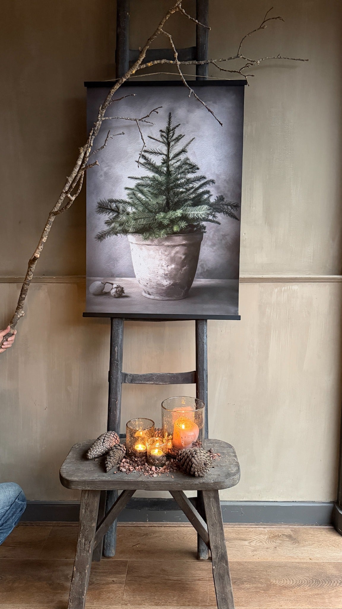 Sfeerposter Kerst met kerstboom in een sobere pot