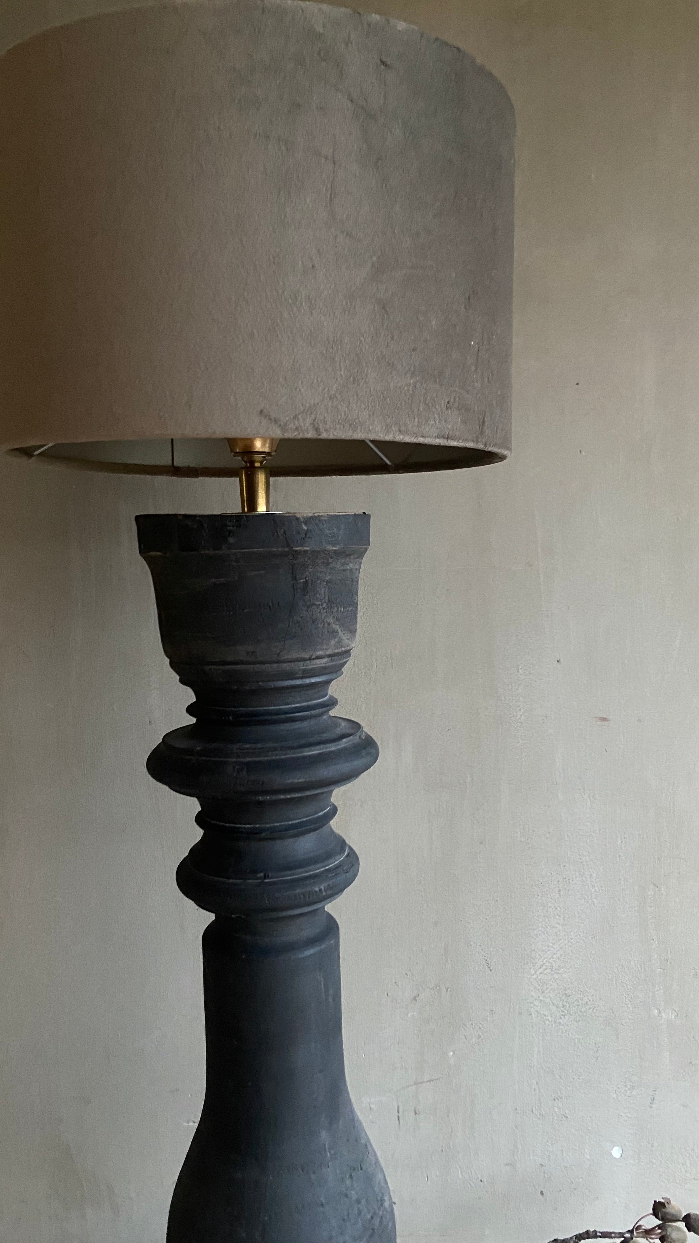 Lámpara balaustre de madera - Aura Peeperkorn